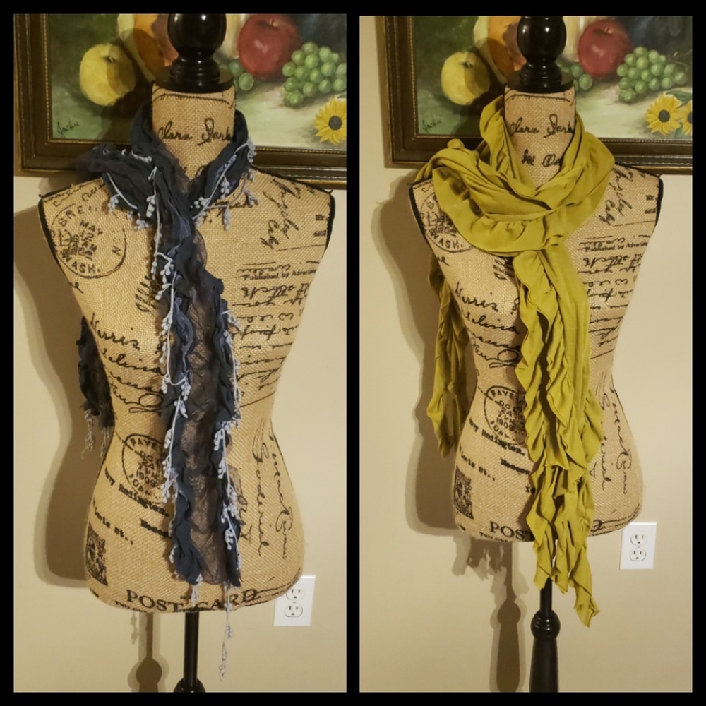 Set of 2 ruffled scarves